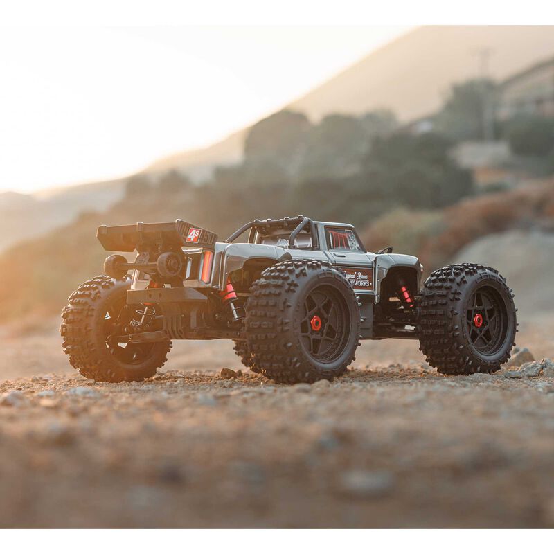 1/10 OUTCAST 4X4 4S V2 BLX Stunt Truck RTR Gunmetal - immagine 4